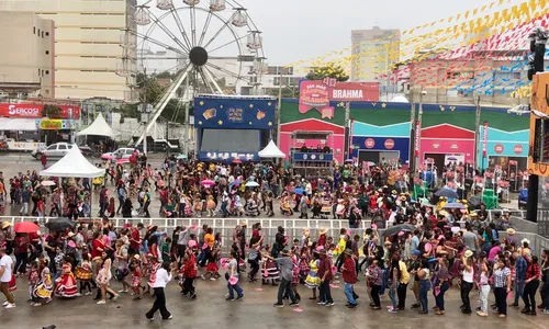 
                                        
                                            Campina Grande bate recorde de maior quadrilha junina e maior bolo de milho do Brasil 
                                        
                                        