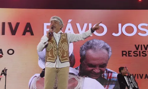 
                                        
                                            Santanna homenageia Flávio José durante show no São João 2023 de Campina Grande
                                        
                                        