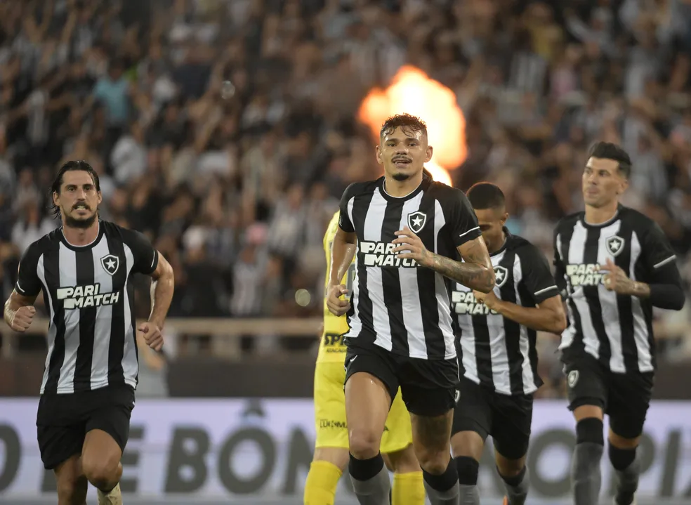 
                                        
                                            Tiquinho Soares, do Botafogo, vence prêmio de melhor jogador do Brasileirão pela 4ª vez consecutiva
                                        
                                        