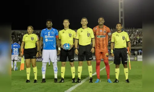 
				
					Botafogo-PB pode ser punido por arremesso de 2 chinelos no campo
				
				
