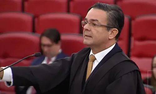 
                                        
                                            No TSE, advogado paraibano pede inelegibilidade de Bolsonaro
                                        
                                        