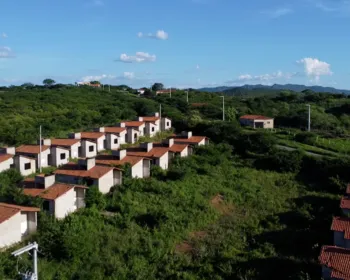 Obras Inacabadas: população lamenta abandono de casas e espera por um teatro há uma década