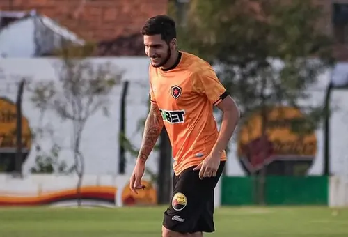 
				
					Mesmo invicto, Botafogo-PB ainda busca constância jogando em casa na Série C
				
				