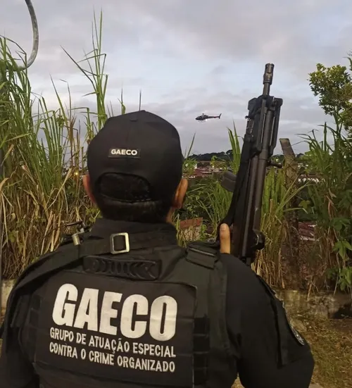 
				
					Gaeco e PM fazem operação contra traficantes que usaram programa social para aterrorizar comunidade
				
				