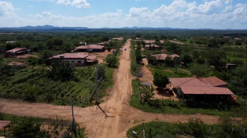 
				
					Obras inacabadas deixam agricultores sem água e marchantes sem matadouro na Paraíba
				
				