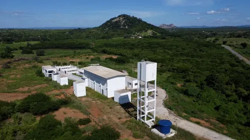 
				
					Obras inacabadas deixam agricultores sem água e marchantes sem matadouro na Paraíba
				
				