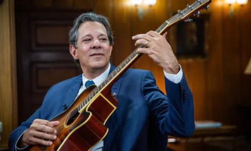 
                                        
                                            Como é bom ter um ministro como Fernando Haddad, que sabe tocar Beatles ao violão
                                        
                                        