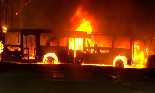 
                                        
                                            Ônibus incendiado em João Pessoa: Suspeito de participação no crime é preso
                                        
                                        