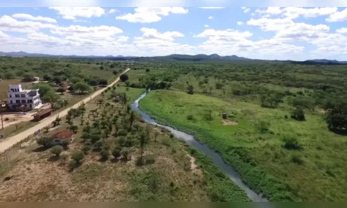 
				
					Obras inacabadas deixam agricultores sem água e marchantes sem matadouro na Paraíba
				
				