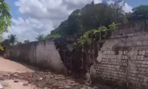 
                                        
                                            Muro do cemitério do Cristo desaba, e ossos humanos caem em calçada
                                        
                                        