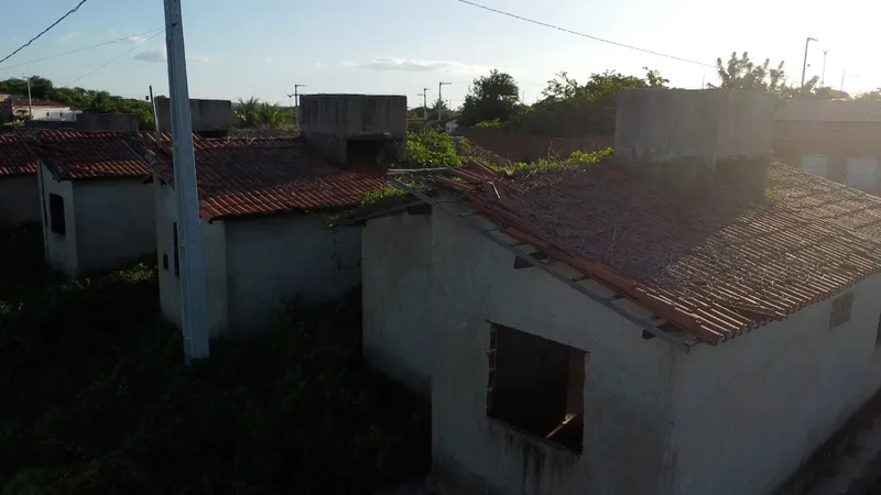 Obras Inacabadas: população lamenta abandono de casas e espera por um teatro há uma década