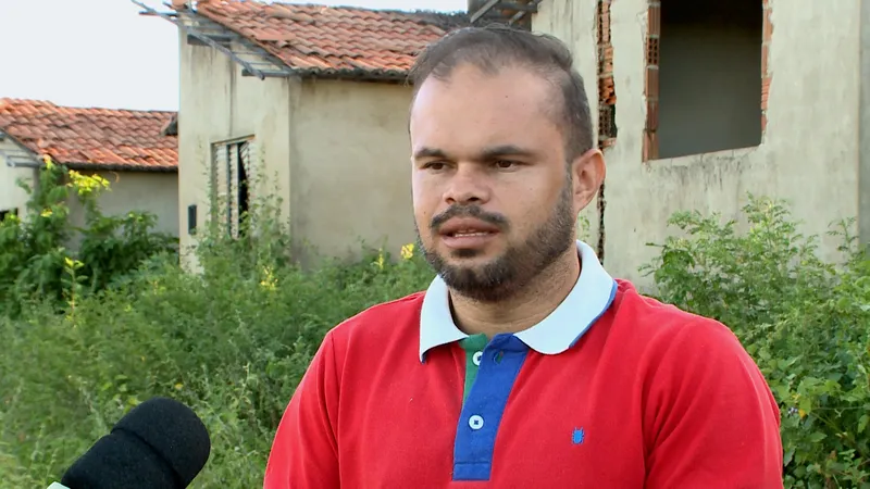 Obras Inacabadas: população lamenta abandono de casas e espera por um teatro há uma década