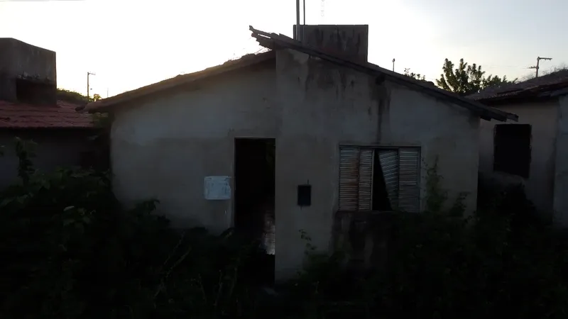 Obras Inacabadas: população lamenta abandono de casas e espera por um teatro há uma década