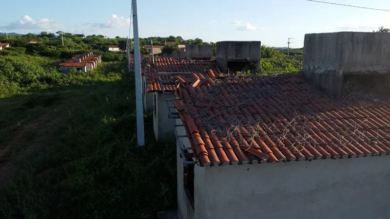 Obras Inacabadas: população lamenta abandono de casas e espera por um teatro há uma década