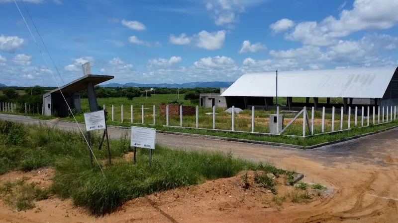 Obras Inacabadas: no Sertão, população espera pela conclusão de unidades de saúde e complexos esportivos