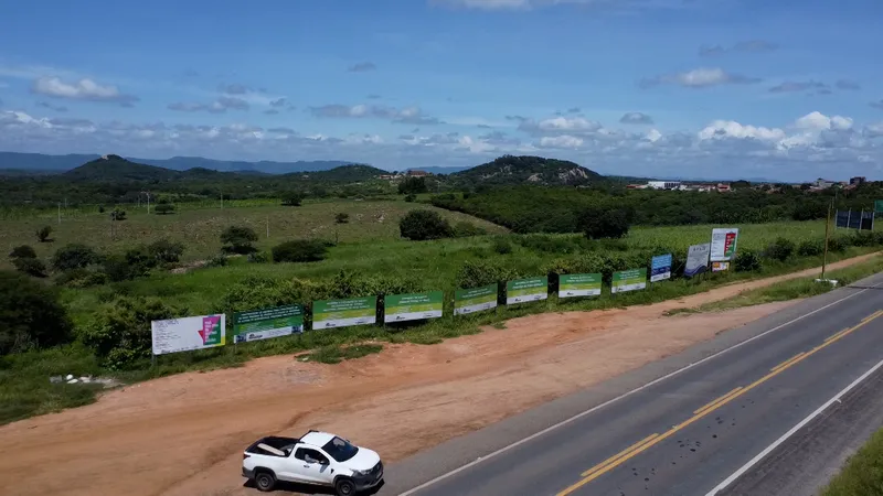 Obras Inacabadas: no Sertão, população espera pela conclusão de unidades de saúde e complexos esportivos