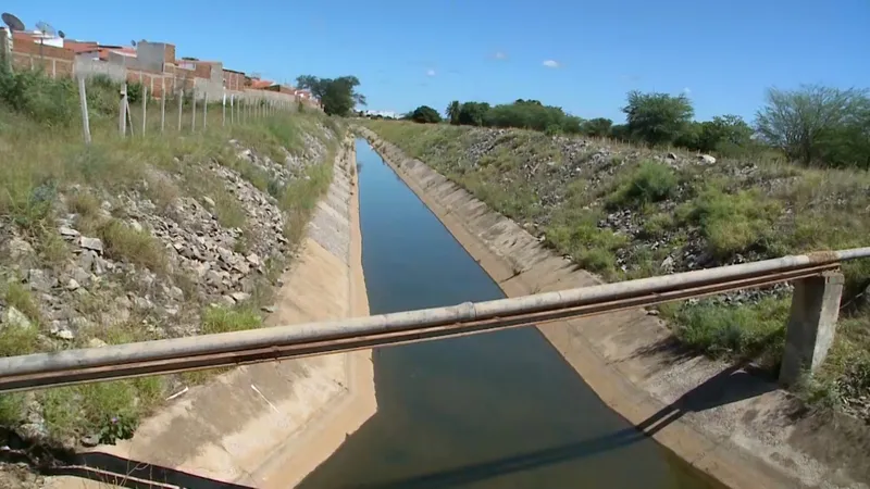 Obras inacabadas deixam agricultores sem água e marchantes sem matadouro na Paraíba