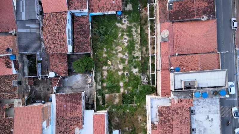 Obras inacabadas deixam agricultores sem água e marchantes sem matadouro na Paraíba