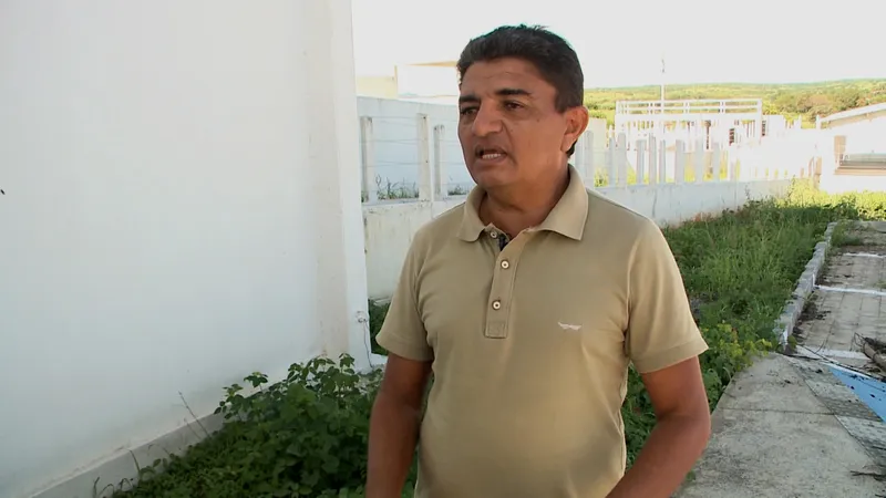 Obras inacabadas deixam agricultores sem água e marchantes sem matadouro na Paraíba