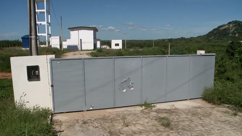 Obras inacabadas deixam agricultores sem água e marchantes sem matadouro na Paraíba