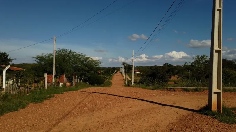 Obras inacabadas deixam agricultores sem água e marchantes sem matadouro na Paraíba