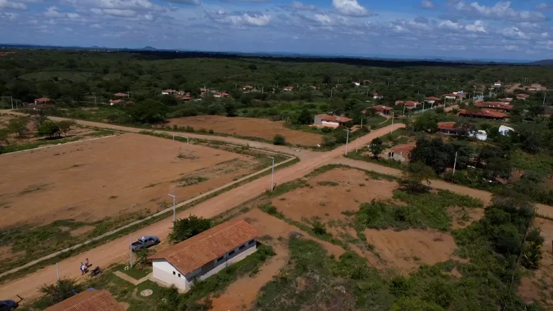 Obras inacabadas deixam agricultores sem água e marchantes sem matadouro na Paraíba