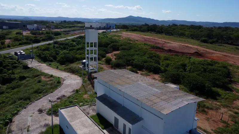 Obras inacabadas deixam agricultores sem água e marchantes sem matadouro na Paraíba