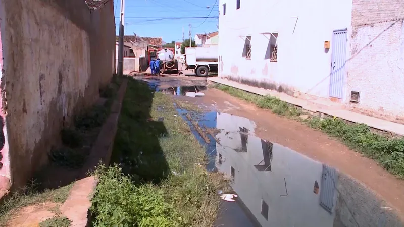 Obras inacabadas deixam agricultores sem água e marchantes sem matadouro na Paraíba