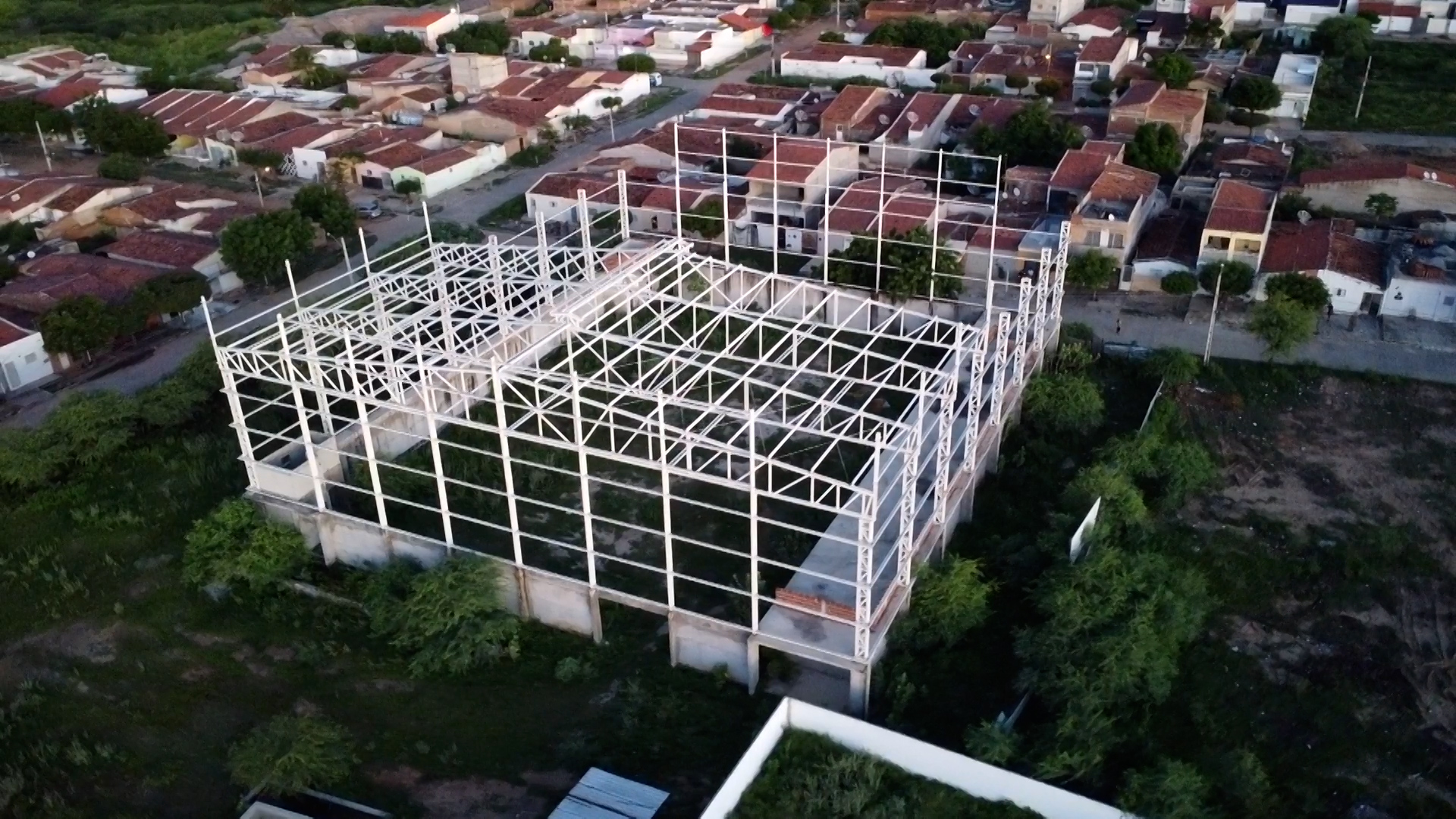 Obras Inacabadas: no Sertão, população espera pela conclusão de unidades de saúde e complexos esportivos