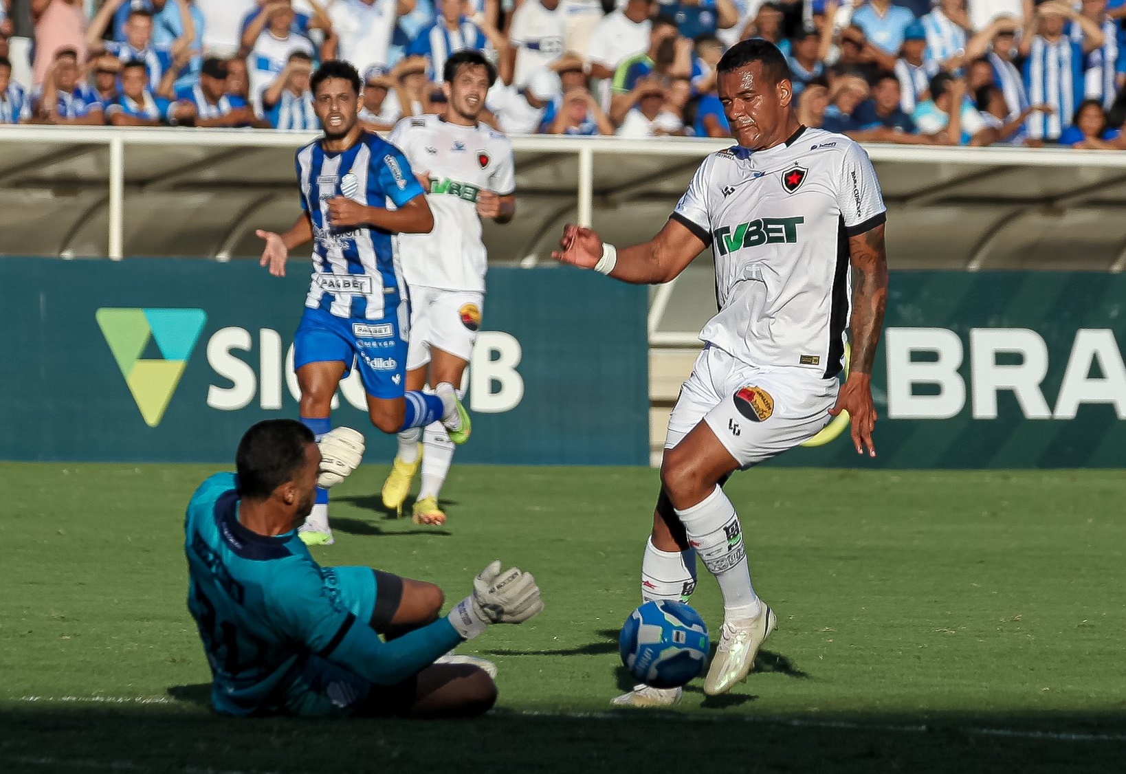 
                                        
                                            CSA x Botafogo-PB: o torcer não foi idealizado para ser entendido
                                        
                                        