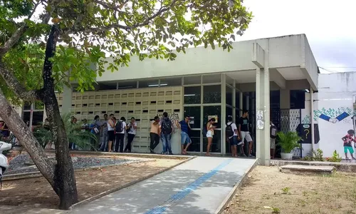 
                                        
                                            Servidores técnico-administrativos da UFPB anunciam greve nesta segunda-feira (11)
                                        
                                        