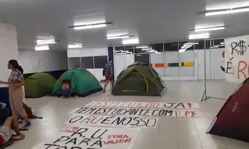 
                                        
                                            Estudantes ocupam reitoria da UFPB em ato contra aumento do preço das refeições no Restaurante Universitário
                                        
                                        