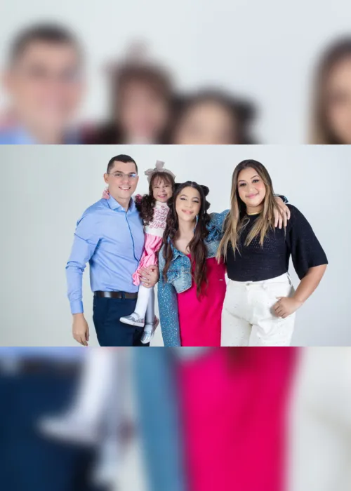 
                                        
                                            Família youtuber: pai larga emprego e aumenta renda da família em 100 vezes
                                        
                                        