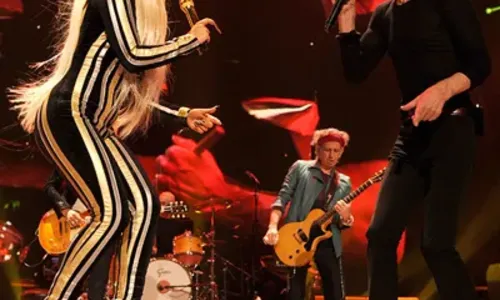 
                                        
                                            "Que nenhuma mulher ou criança passe fome esta noite", cantam os Rolling Stones com Lady Gaga e Stevie Wonder em música nova
                                        
                                        