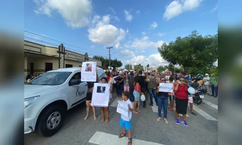 
				
					Corpo de Victória Aragão é enterrado no cemitério de Galante, na Paraíba
				
				