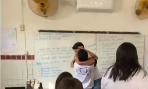 
                                        
                                            Professor e aluno trocam socos em sala de aula após discussão em escola estadual no Sertão da PB
                                        
                                        