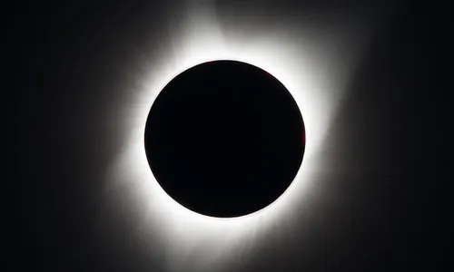 
                                        
                                            Veja como observar o eclipse solar anular de forma segura
                                        
                                        