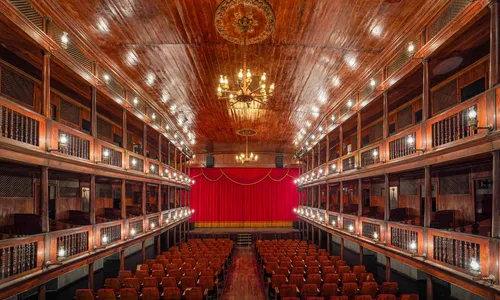 
                                        
                                            Theatro Santa Roza recebe festival em comemoração ao aniversário de 134 anos
                                        
                                        