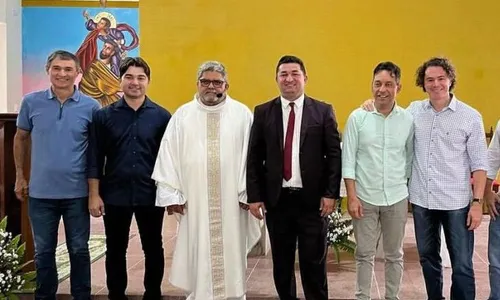 
                                        
                                            Nem o altar da igreja consegue unir Veneziano e Romero
                                        
                                        