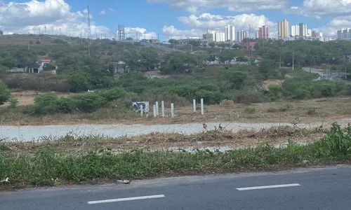 
                                        
                                            Capinagem 'descobre' obra de R$ 15 milhões paralisada no campus da UEPB
                                        
                                        