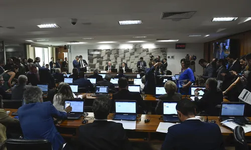 
                                        
                                            CAE aprova desoneração da folha de pagamentos para 17 setores da economia até 2027
                                        
                                        