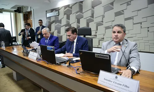 
                                        
                                            Reforma tributária: Efraim entrega relatório com proposta de mudança no conselho federativo
                                        
                                        