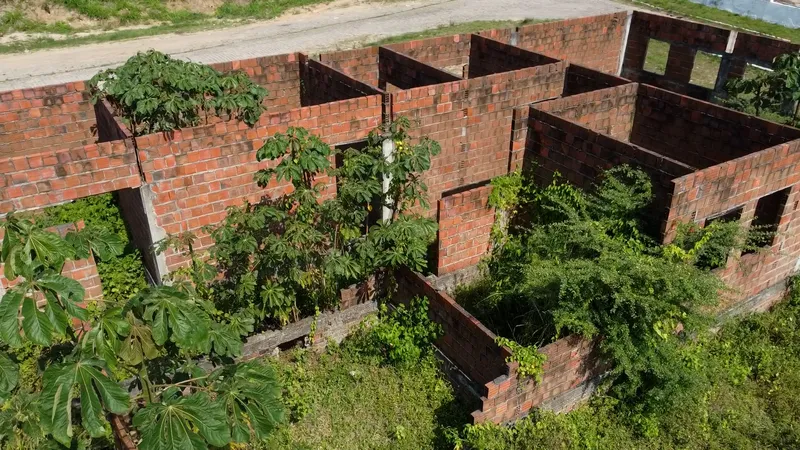 Obras Inacabadas: hospital incompleto e postos de saúde abandonados deixam moradores indignados na Paraíba