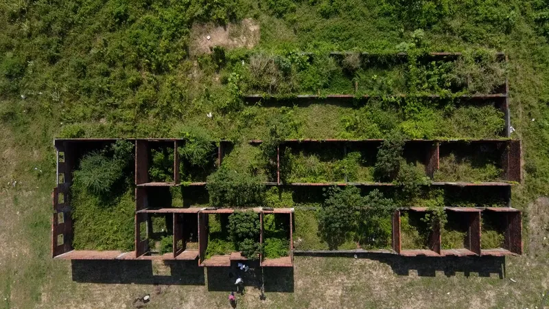 Obras Inacabadas: hospital incompleto e postos de saúde abandonados deixam moradores indignados na Paraíba