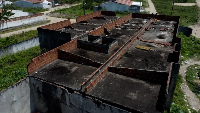 Obras Inacabadas: hospital incompleto e postos de saúde abandonados deixam moradores indignados na Paraíba