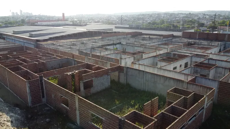 Obras Inacabadas: hospital incompleto e postos de saúde abandonados deixam moradores indignados na Paraíba