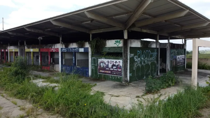 Obras Inacabadas: escola 'caindo', no Conde, e Rodoshopping, no Cajá, são símbolos de dinheiro público mal aplicado na Paraíba