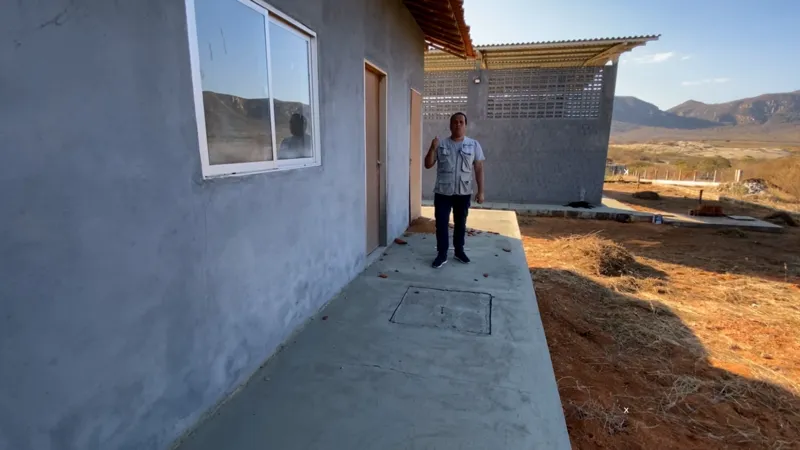 Obras Inacabadas: escola 'caindo', no Conde, e Rodoshopping, no Cajá, são símbolos de dinheiro público mal aplicado na Paraíba