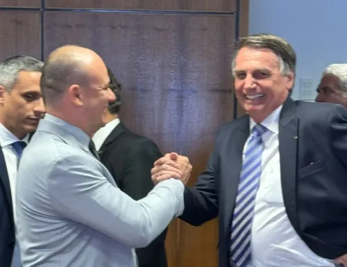 
				
					Cabo Gilberto se encontra com Bolsonaro em reunião com embaixador de Israel
				
				