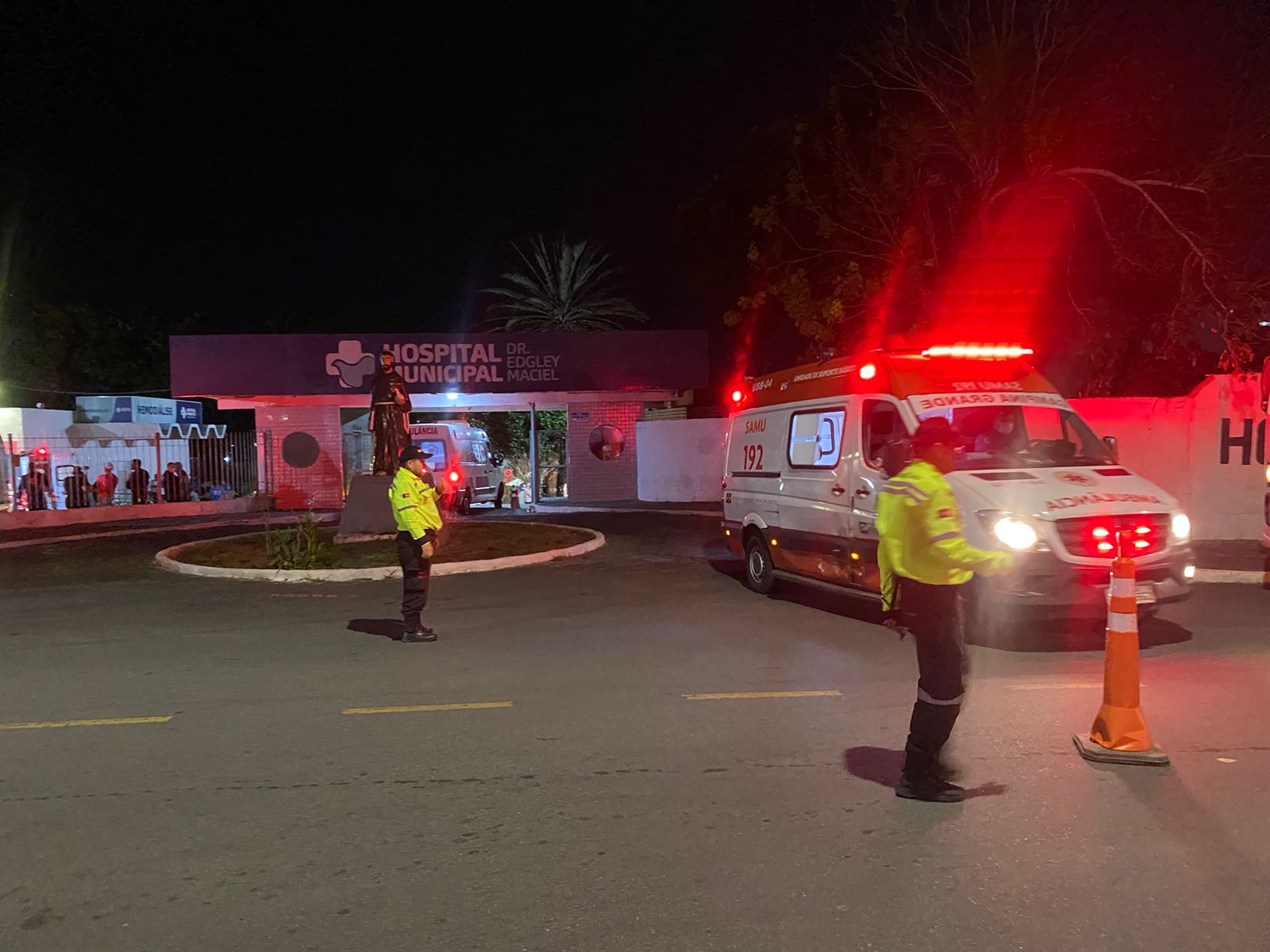 
				
					Pacientes do Hospital Edgley Maciel, de Campina Grande, são transferidos após pane elétrica
				
				